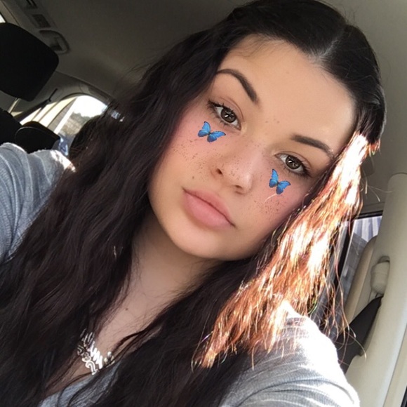 Meet your Posher, Emily - Picture 2 of 3